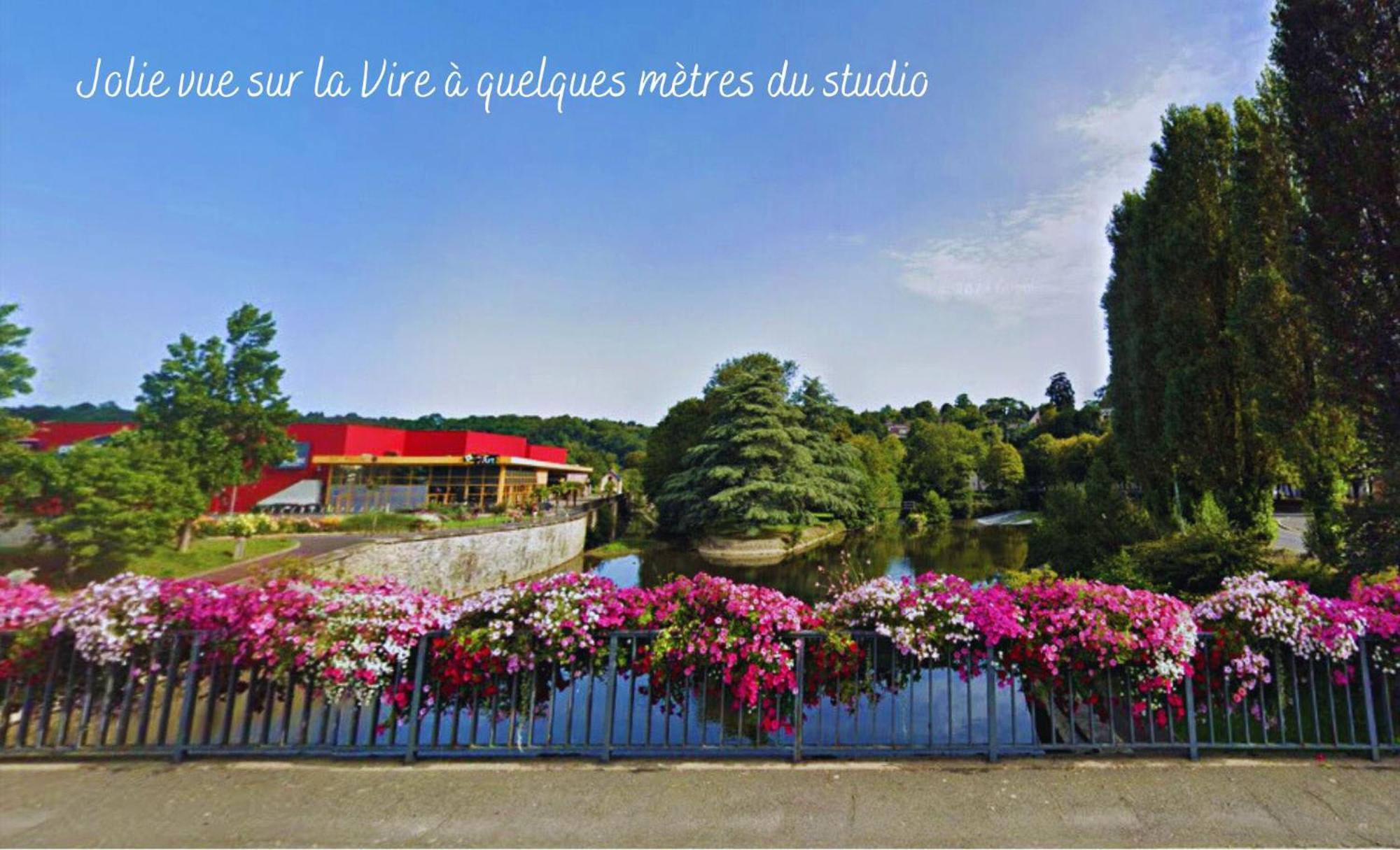 L'Intimiste: Private Duplex Studio in Saint-Lô Exterior photo